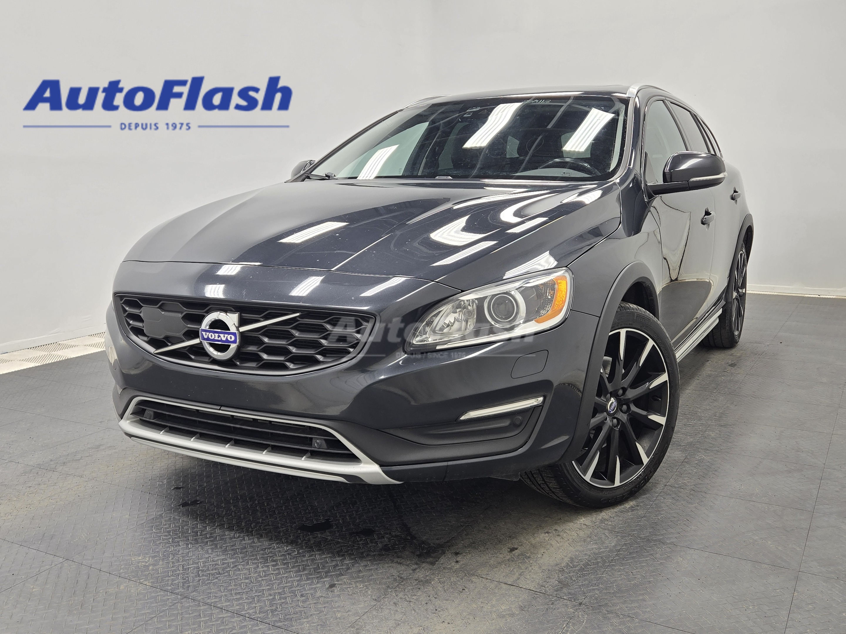 2018 Volvo V60 Cross Country PREMIER, CUIR, VOLANT CHAUFFANT, TOIT OUVRANT