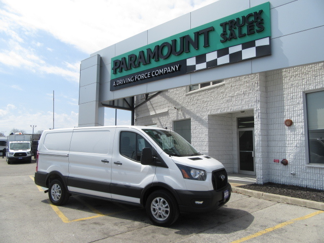 2023 Ford Transit T-150 LOWROOF 130” WB