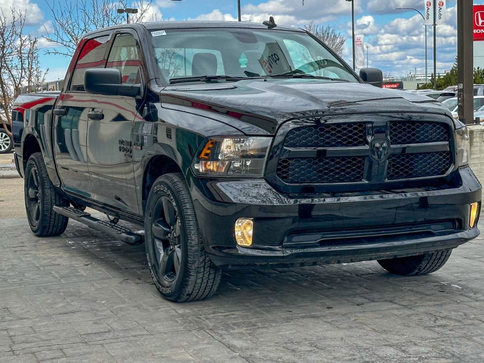 2023 Ram 1500 Classic Express 4x4 | HEMI | Crew Cab | Short Box | Sport 