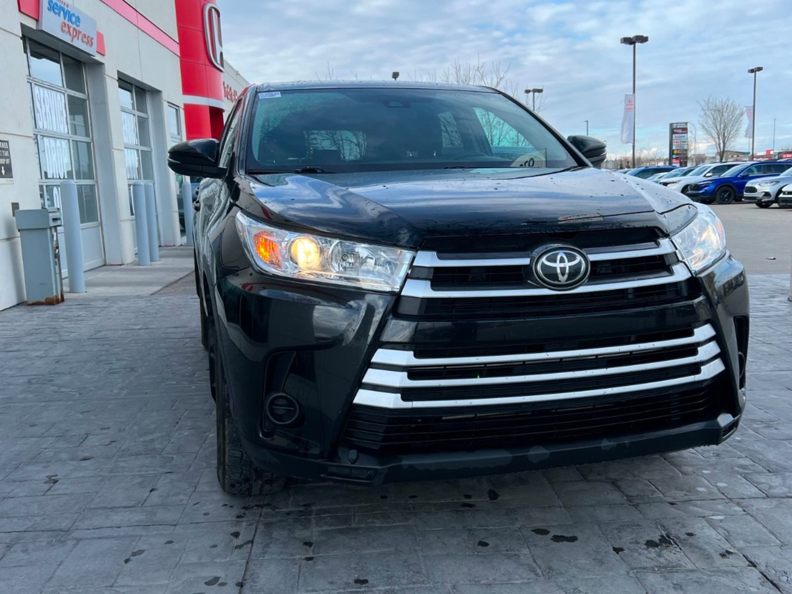 2019 Toyota Highlander LE AWD | No Accidents | Local Trade-In |