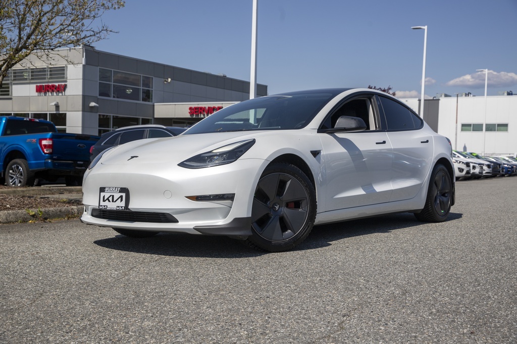 2023 Tesla Model 3 No PST unitl May 1!! Saves $1000's! Self Drive!
