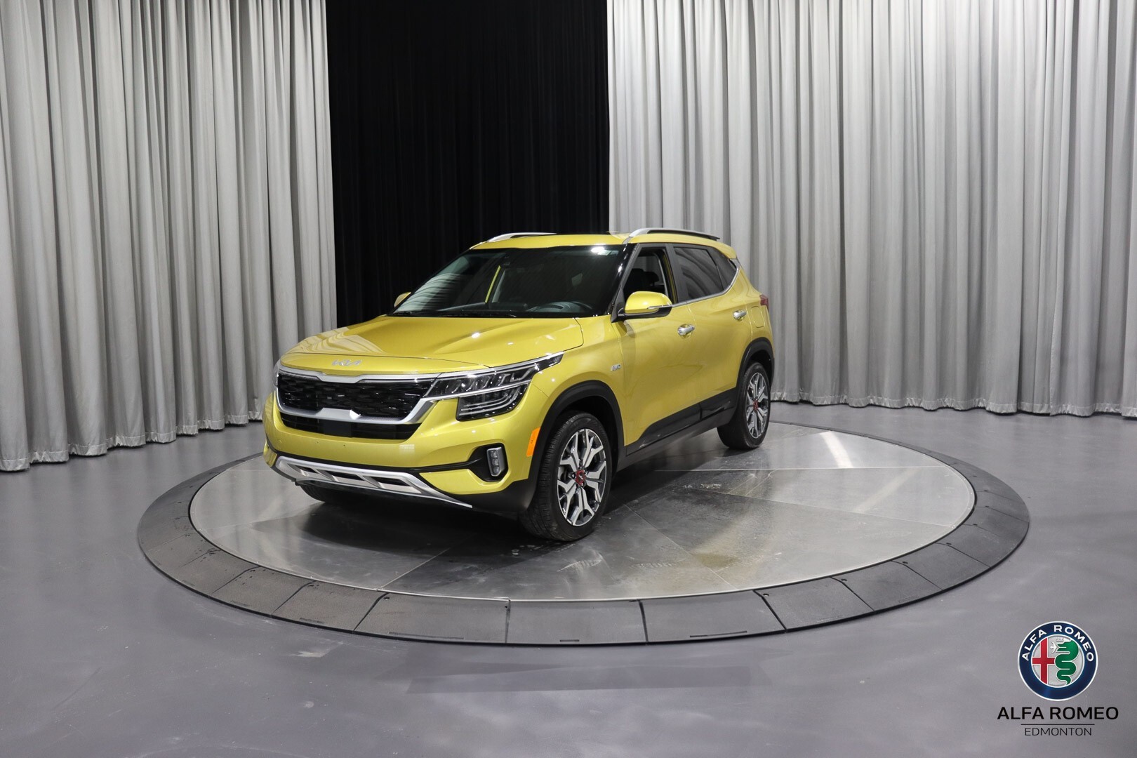 2023 Kia Seltos SX Turbo w/Black Interior