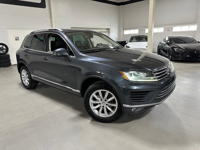 2016 Volkswagen Touareg V6 AWD Comfortline Navi Pano Blind spot Push Start