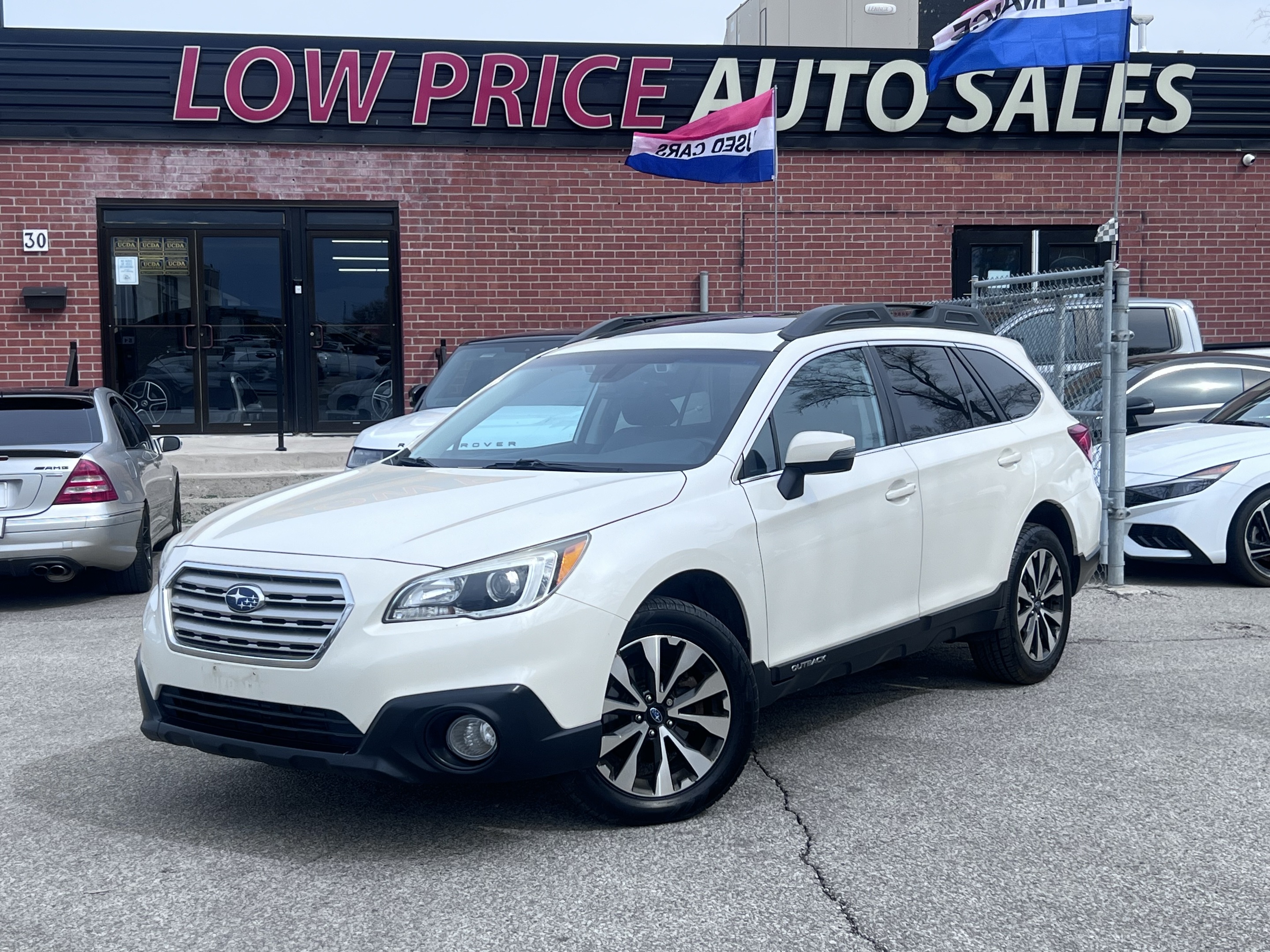 2017 Subaru Outback 2.5i Limited*Leather*Sunroof*Camera*BSM*Mint!