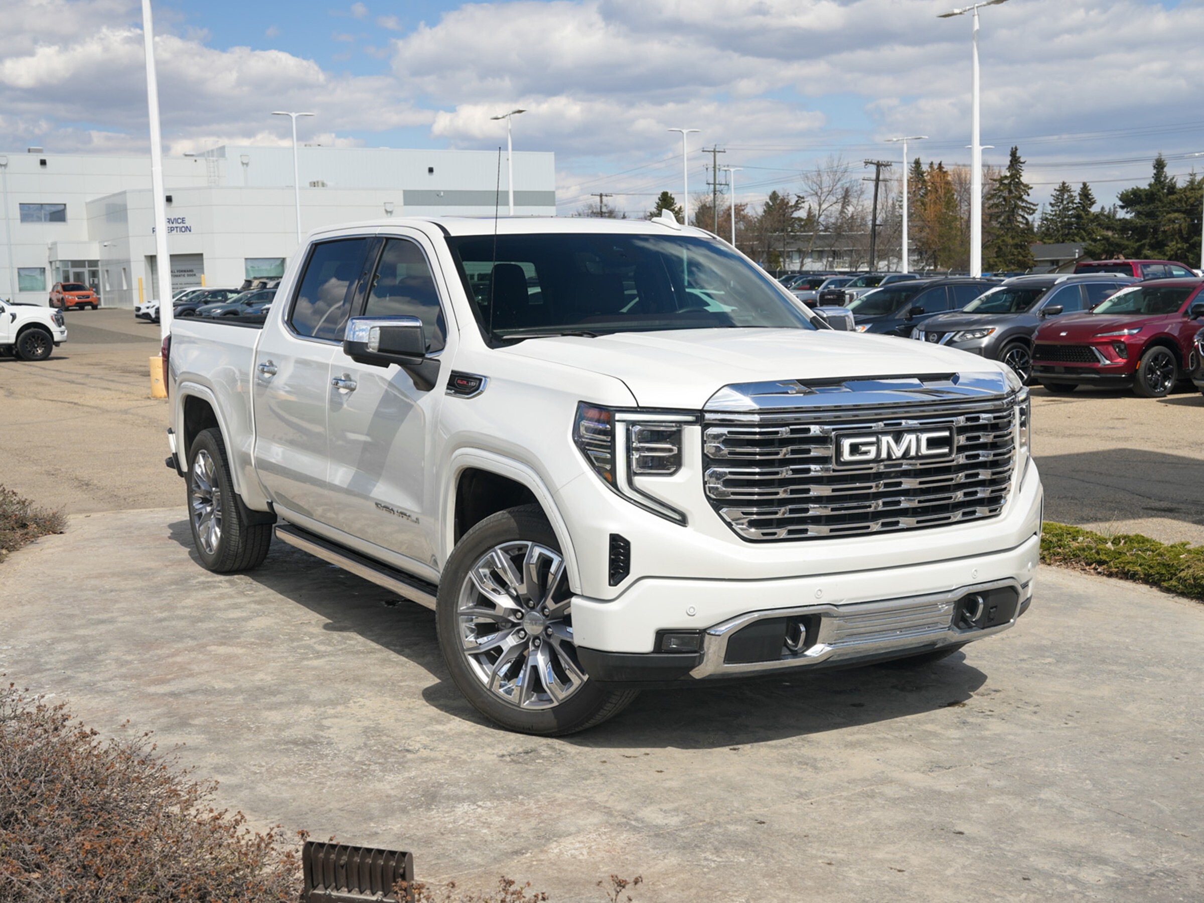 2023 GMC Sierra 1500 Denali Reserve, 22-In Alloys, Power Steps