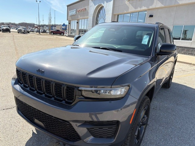 2024 Jeep Grand Cherokee ALTITUDE,LOW KMS,SUNROOF,TRAILER TOW GROUP!