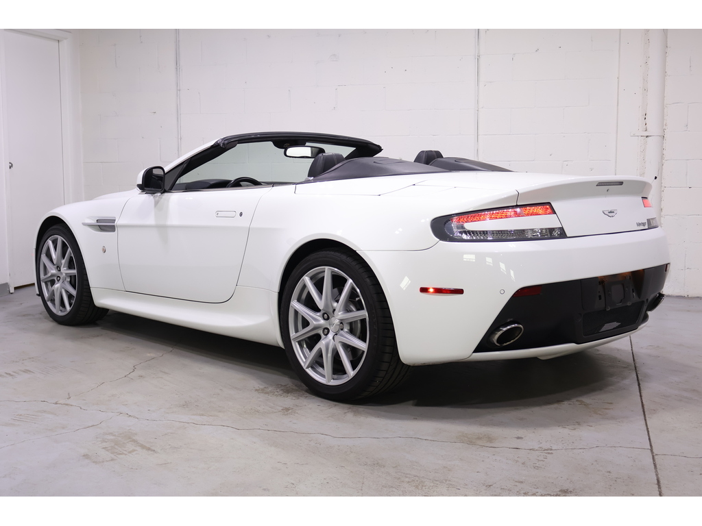 2012 Aston Martin V8 Vantage V8 VANTAGE CONVERTIBLE   CLEAN CARFAX, Toronto, Cash