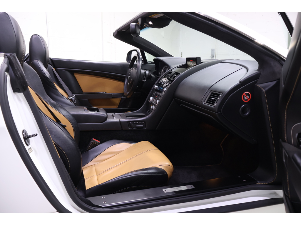 2012 Aston Martin V8 Vantage V8 VANTAGE CONVERTIBLE   CLEAN CARFAX, Toronto, Cash