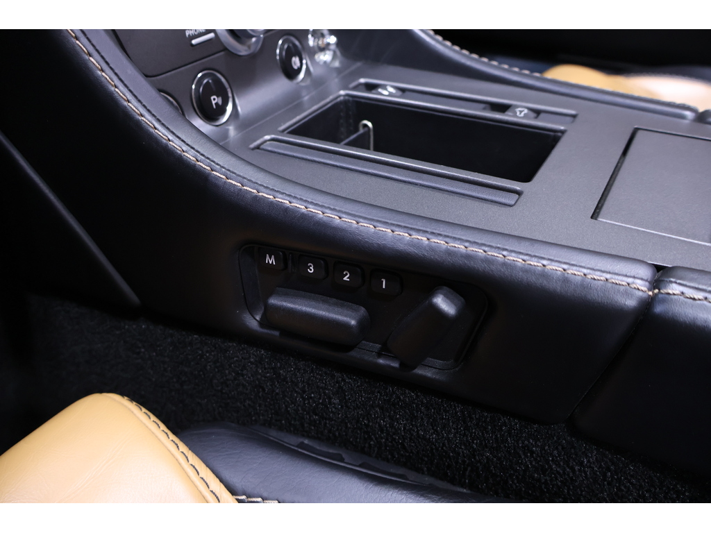 2012 Aston Martin V8 Vantage V8 VANTAGE CONVERTIBLE   CLEAN CARFAX, Toronto, Cash