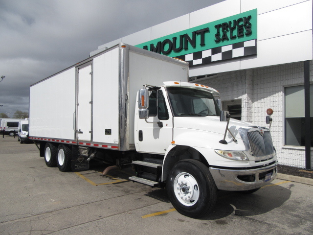 2018 International 4400 CUMMINS 4400 TANDEM 26FT BOX WITH DRILL PACKAGE