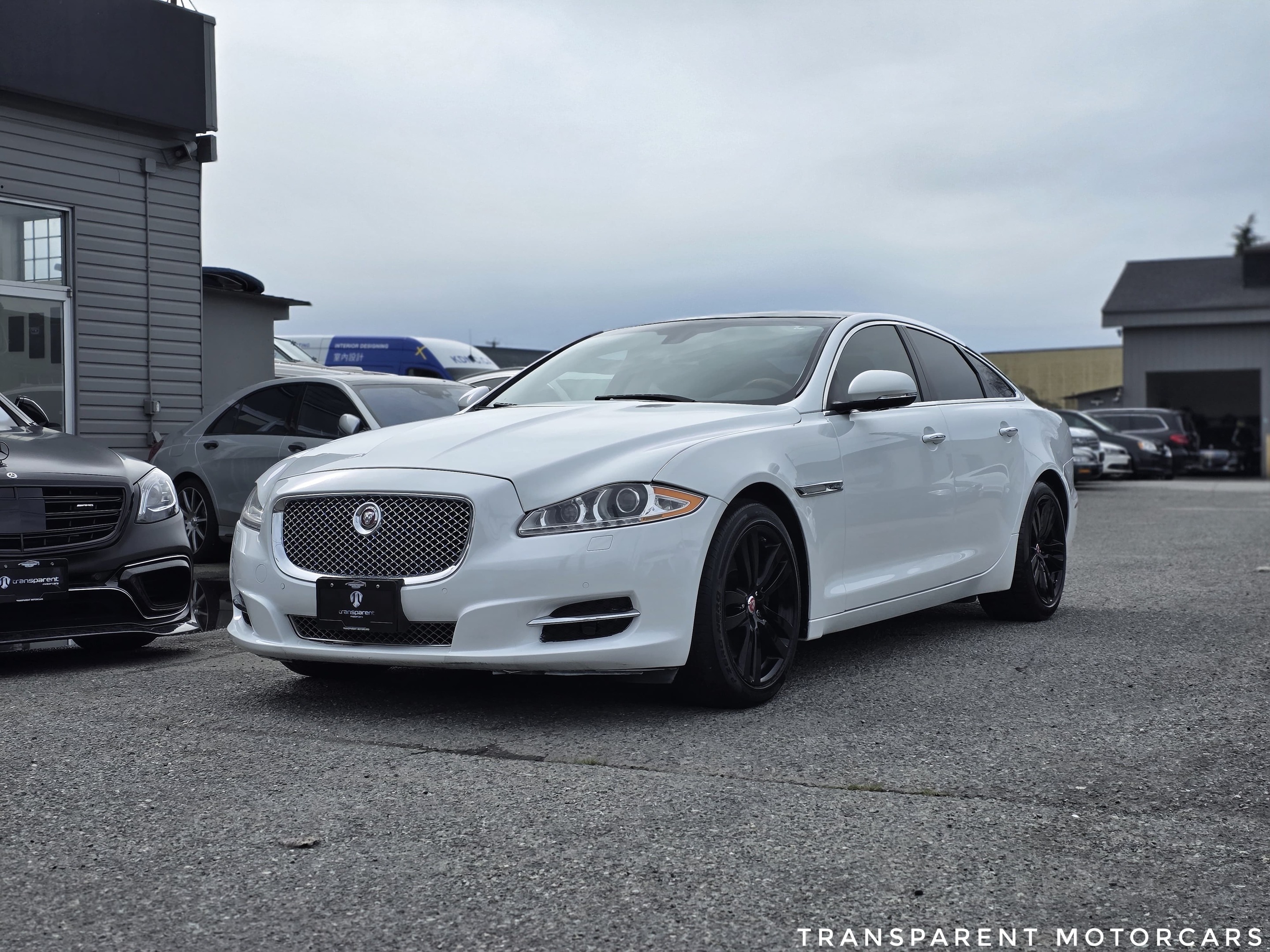 2014 Jaguar XJ Supercharged Engine/Blind Spor/14 Way Seat/Camera/