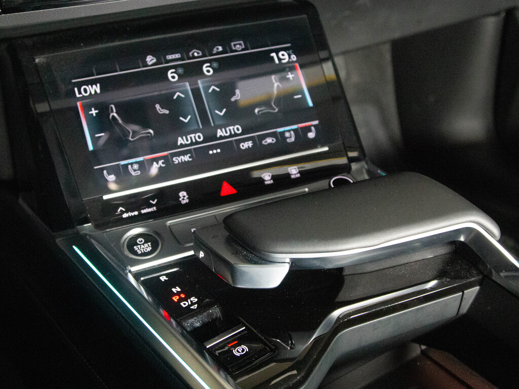 2024 Audi Q8 e-tron BANG OLUFSEN   21 WHEELS   PANO, Toronto, Cash