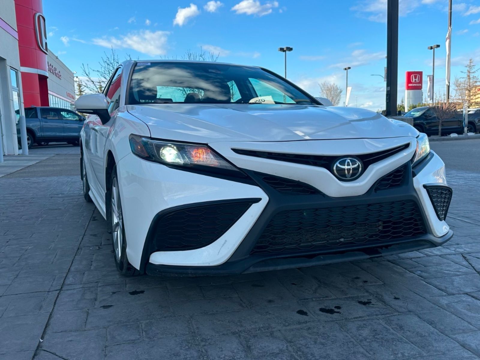 2023 Toyota Camry SEL: No Accidents, Sunroof, Local Car!