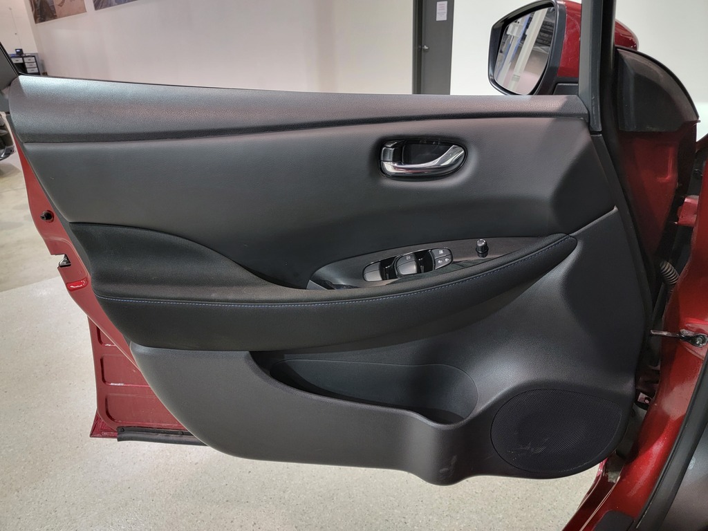 Nissan LEAF 2022