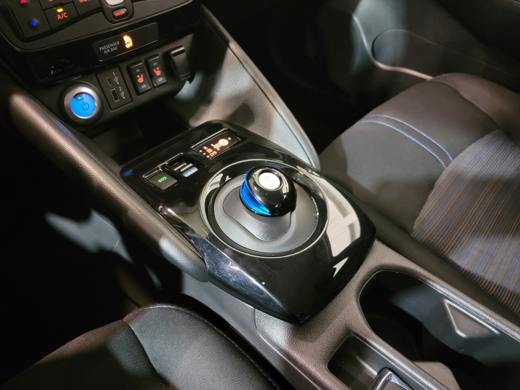 Nissan LEAF 2022
