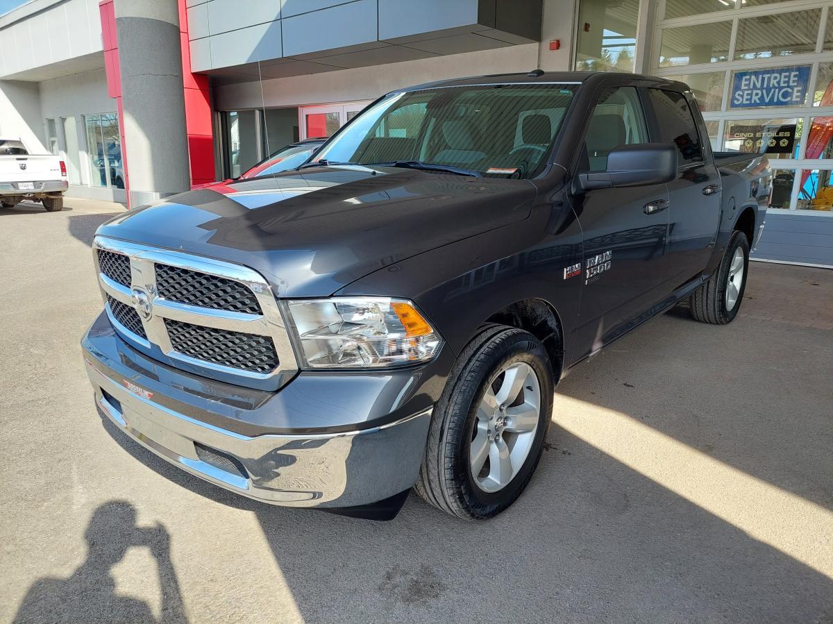 2021 Ram 1500 Classic SLT cabine d'équipe 4x4 caisse de 5 pi 7 po
