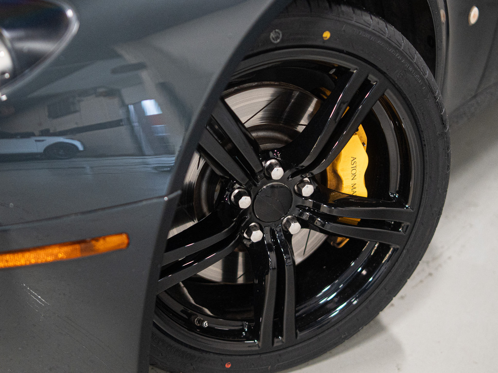 2009 Aston Martin V8 Vantage SPORTSHIFT   COUPE   NAV   19 IN WHEELS, Toronto, Cash