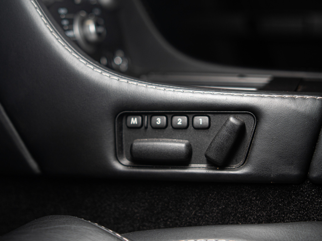 2009 Aston Martin V8 Vantage SPORTSHIFT   COUPE   NAV   19 IN WHEELS, Toronto, Cash
