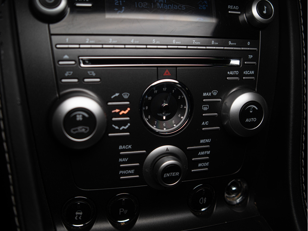 2009 Aston Martin V8 Vantage SPORTSHIFT   COUPE   NAV   19 IN WHEELS, Toronto, Cash