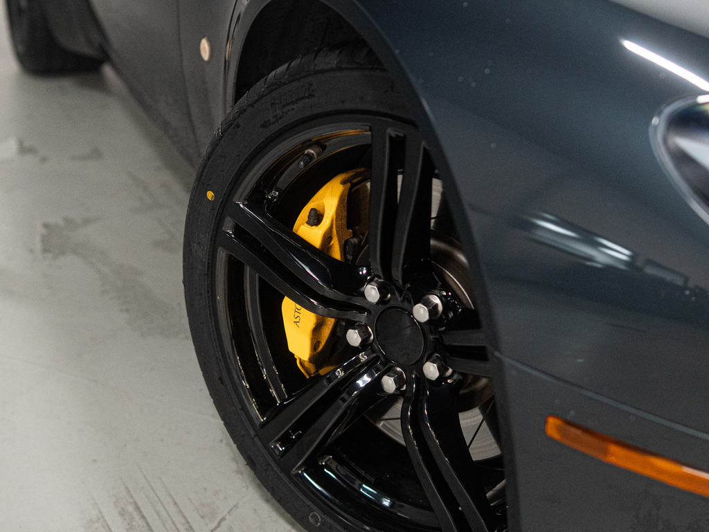 2009 Aston Martin V8 Vantage SPORTSHIFT   COUPE   NAV   19 IN WHEELS, Toronto, Cash
