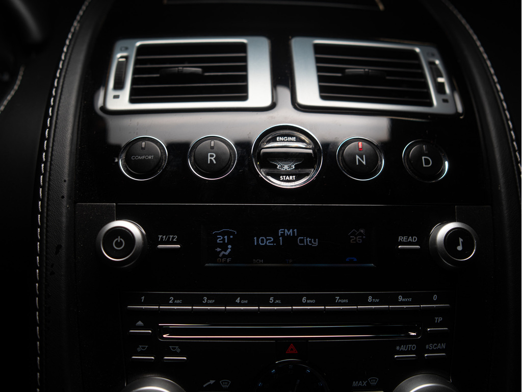 2009 Aston Martin V8 Vantage SPORTSHIFT   COUPE   NAV   19 IN WHEELS, Toronto, Cash
