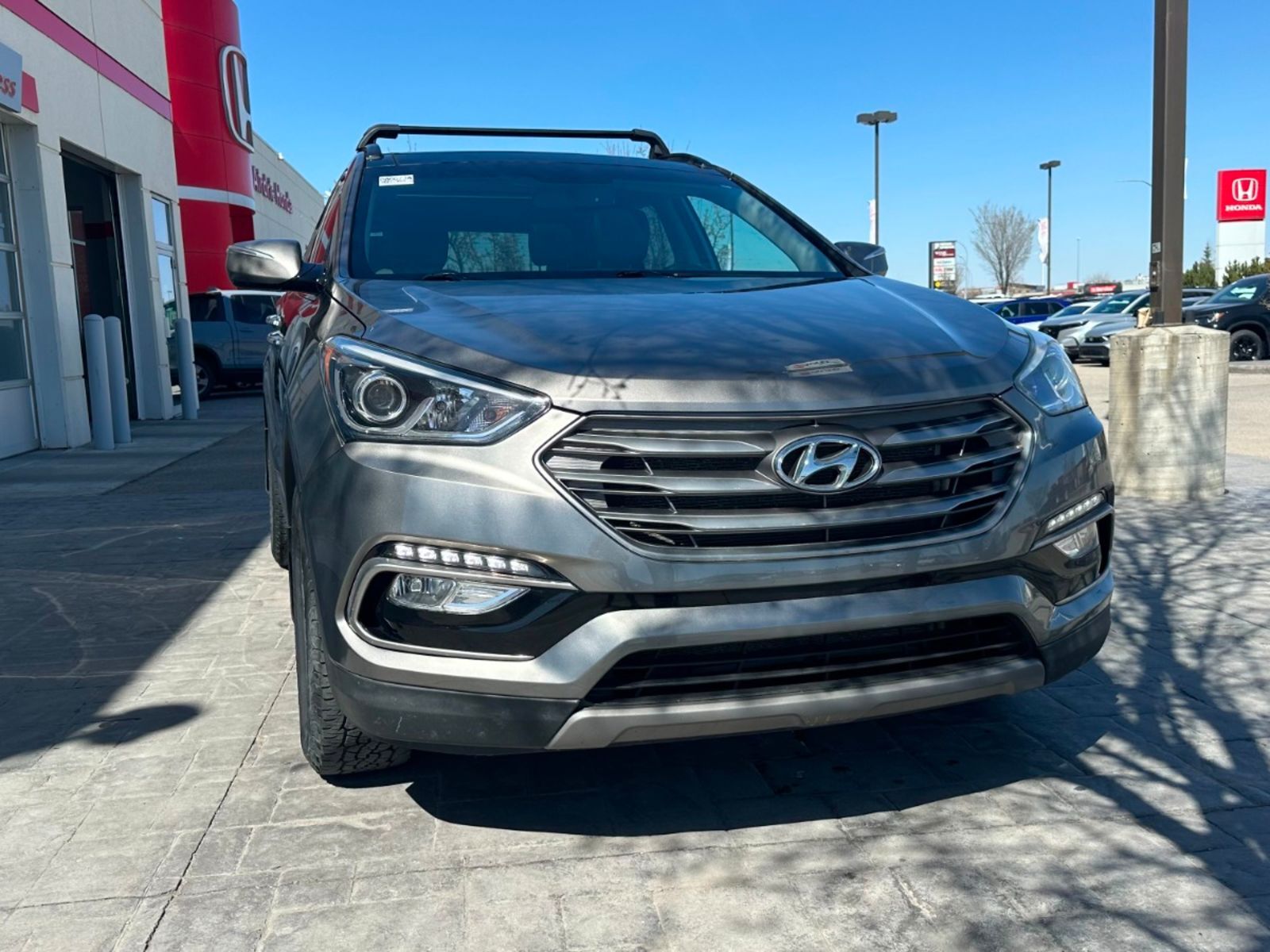 2017 Hyundai Santa Fe Sport Luxury: Local Vehicle, Leather, Panoramic Roof, Fu