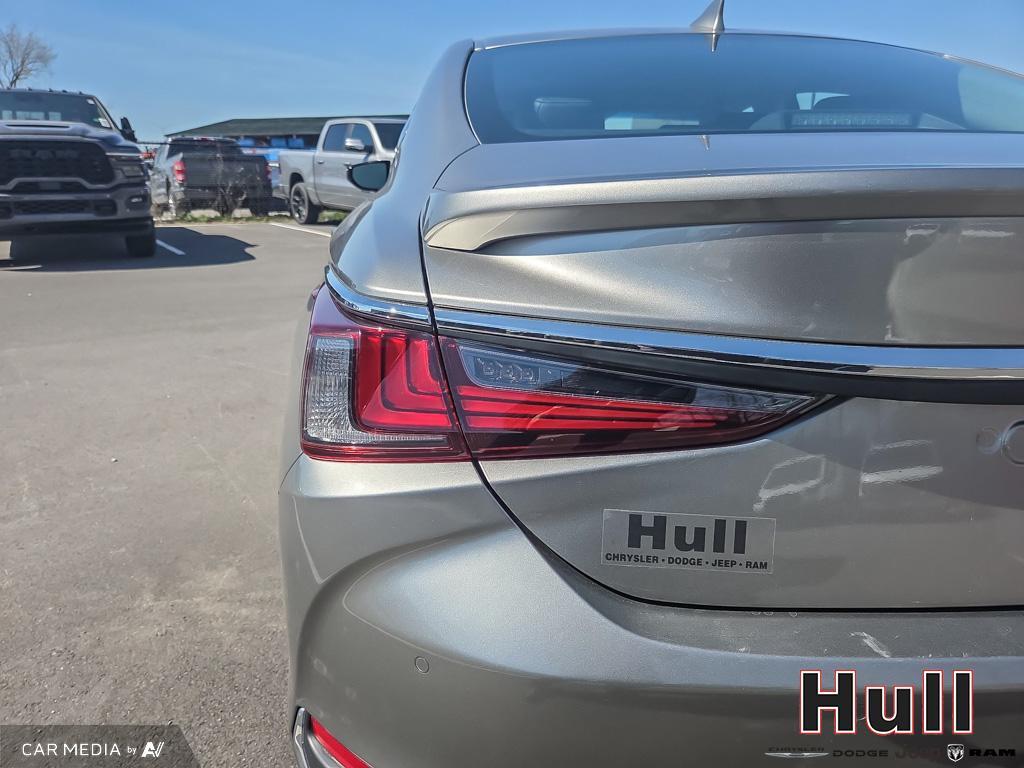 2021 Lexus ES 300h ES 300h Auto, Toronto, Cash