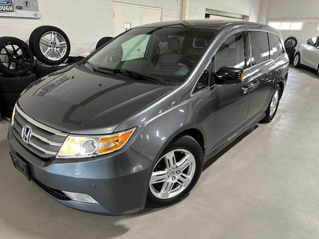 2012 Honda Odyssey Touring w-RES & Navi 8 Passenger Sunroof Certified