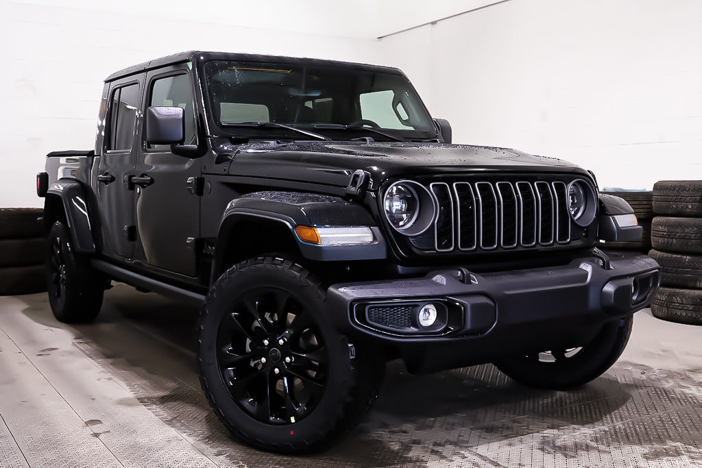 2025 Jeep Gladiator NightHawk