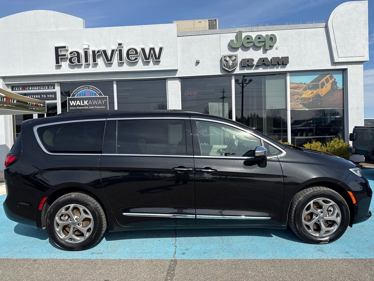 2022 Chrysler Pacifica Limited Sun and sound group advanced, safety group