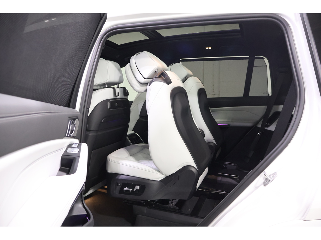 2023 BMW X7 xDrive40i, Toronto, Cash