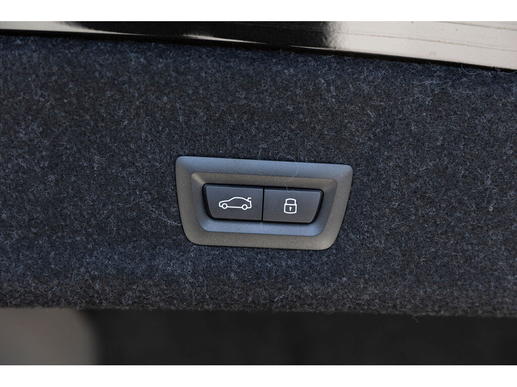 2025 BMW 330i xDrive, Vancouver, Cash