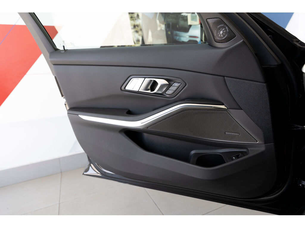 2025 BMW 330i xDrive, Vancouver, Cash