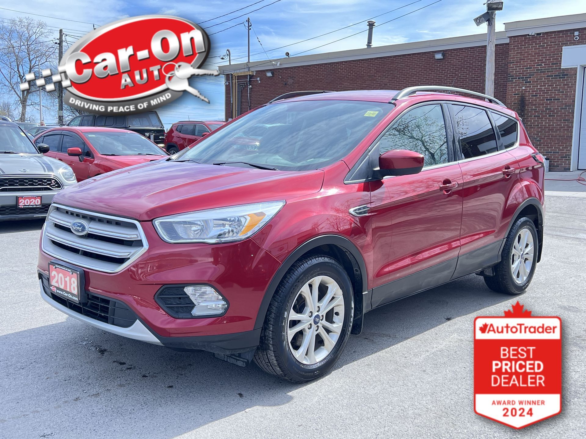 2018 Ford Escape SE AWD| LOW KMS| HTD SEATS| REAR CAM| NAV| CARPLAY