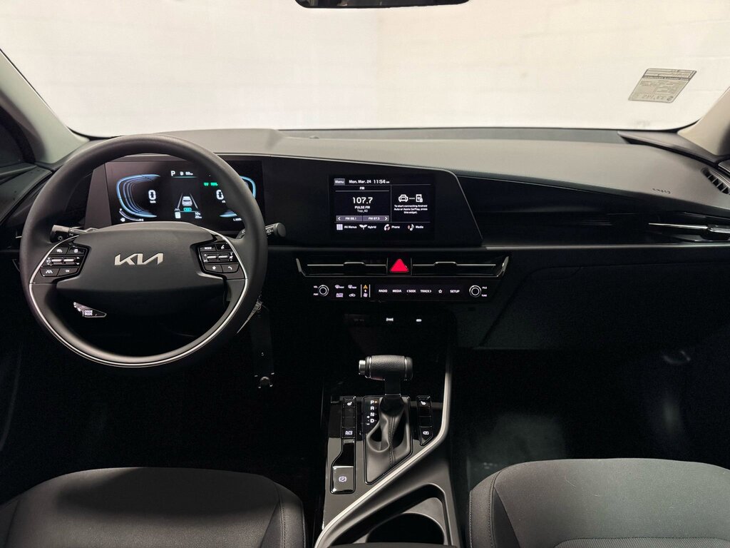 2025 Kia Niro LX, Vancouver, Cash