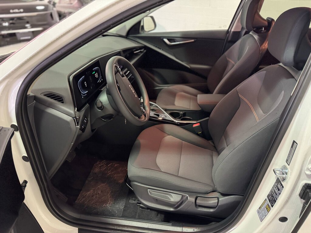 2025 Kia Niro LX, Vancouver, Cash