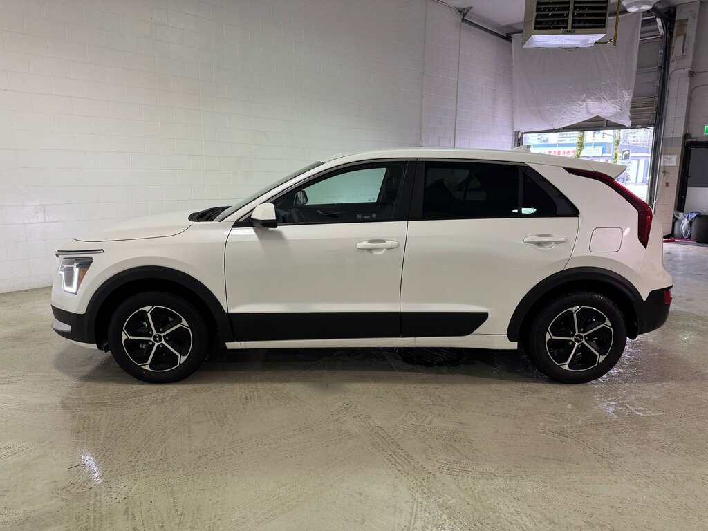 2025 Kia Niro LX, Vancouver, Cash