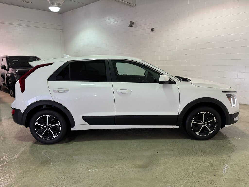 2025 Kia Niro LX, Vancouver, Cash