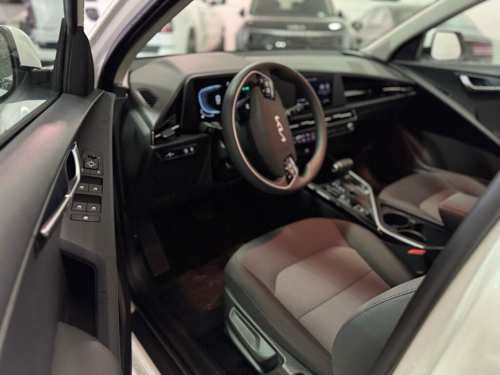 2025 Kia Niro LX, Vancouver, Cash