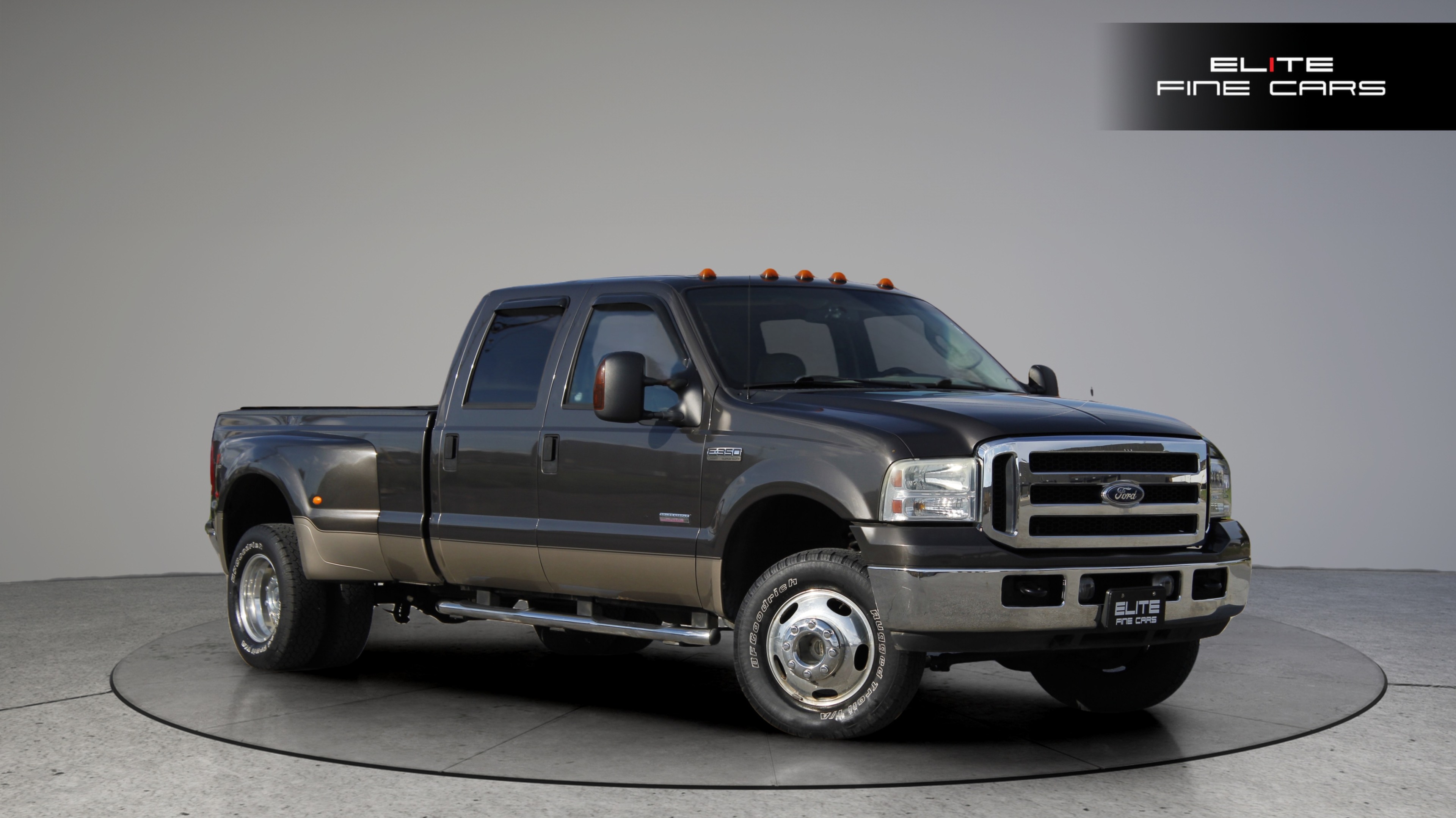 2006 Ford F-350 Crew Cab 156 4WD XL