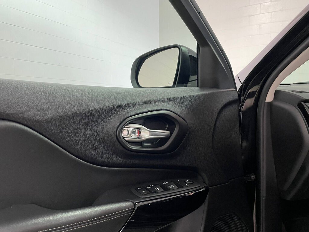 2023 Jeep Cherokee Altitude, Vancouver, Cash
