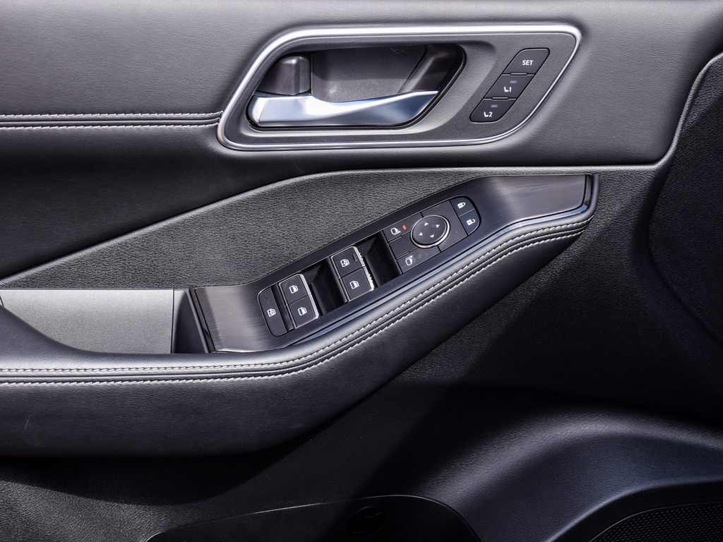 2025 Nissan Rogue Platinum, Toronto, Cash