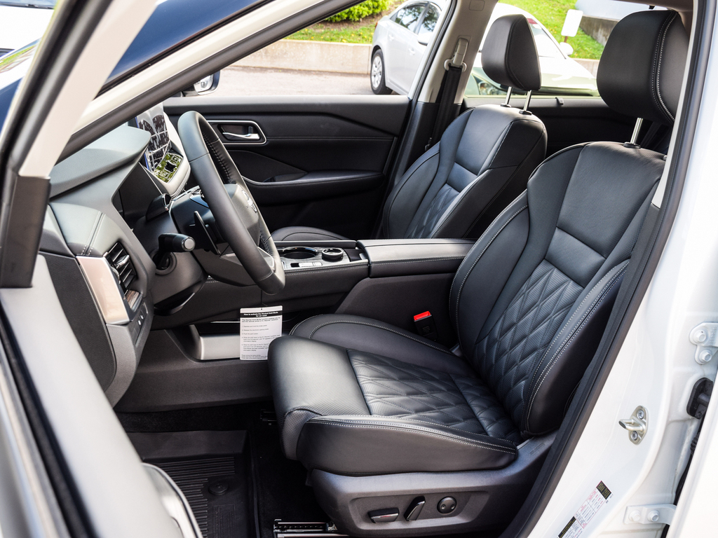 2025 Nissan Rogue Platinum, Toronto, Cash
