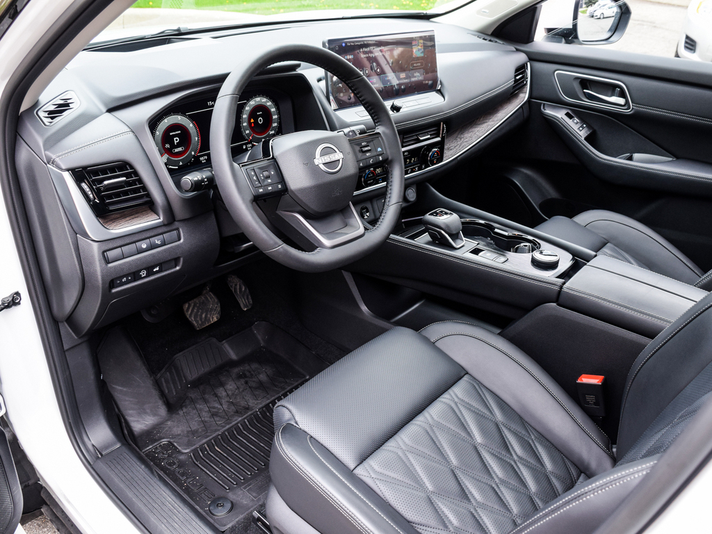 2025 Nissan Rogue Platinum, Toronto, Cash