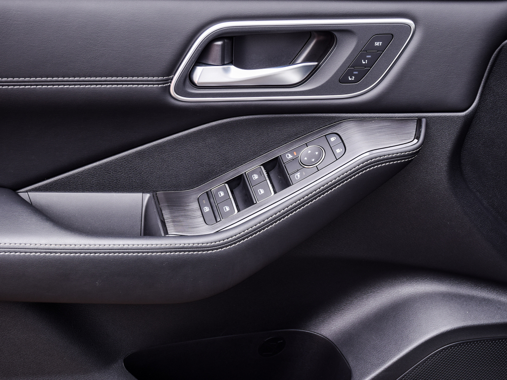 2025 Nissan Rogue Platinum, Toronto, Cash