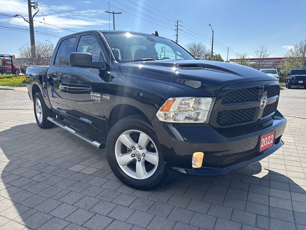 2022 Ram 1500 Classic Express 4x4 Crew Cab 5'7 Box