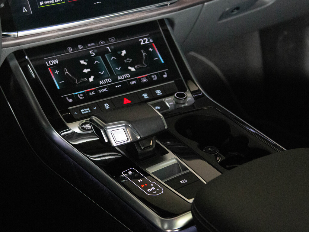 2021 Audi Q8 55 Progressiv, Toronto, Cash