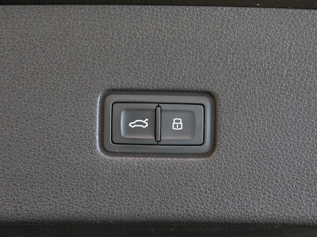 2021 Audi Q8 55 Progressiv, Toronto, Cash