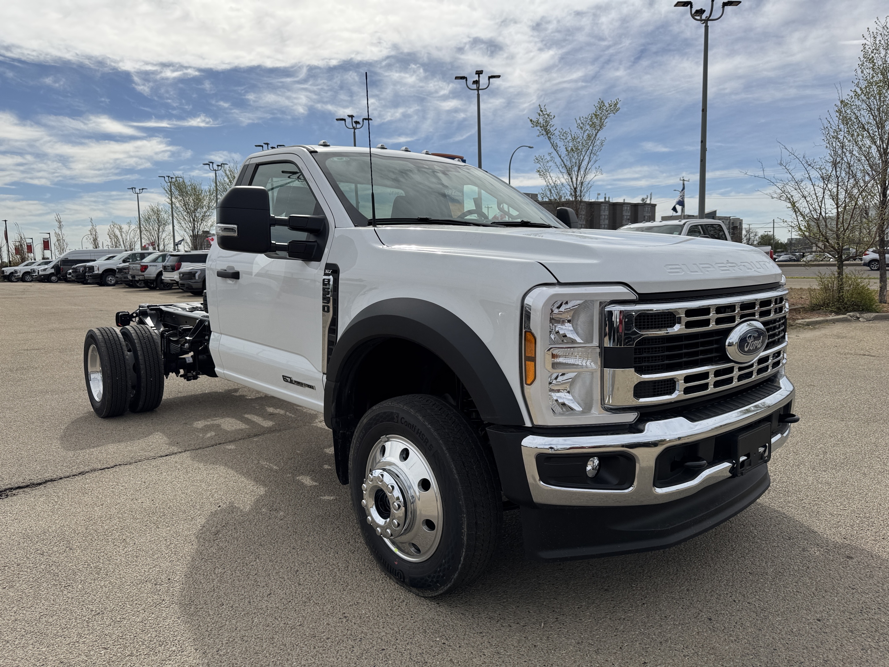 2025 Ford F-550 XLT - REG CAB - CHASSIS - 169" WB (84" CA)