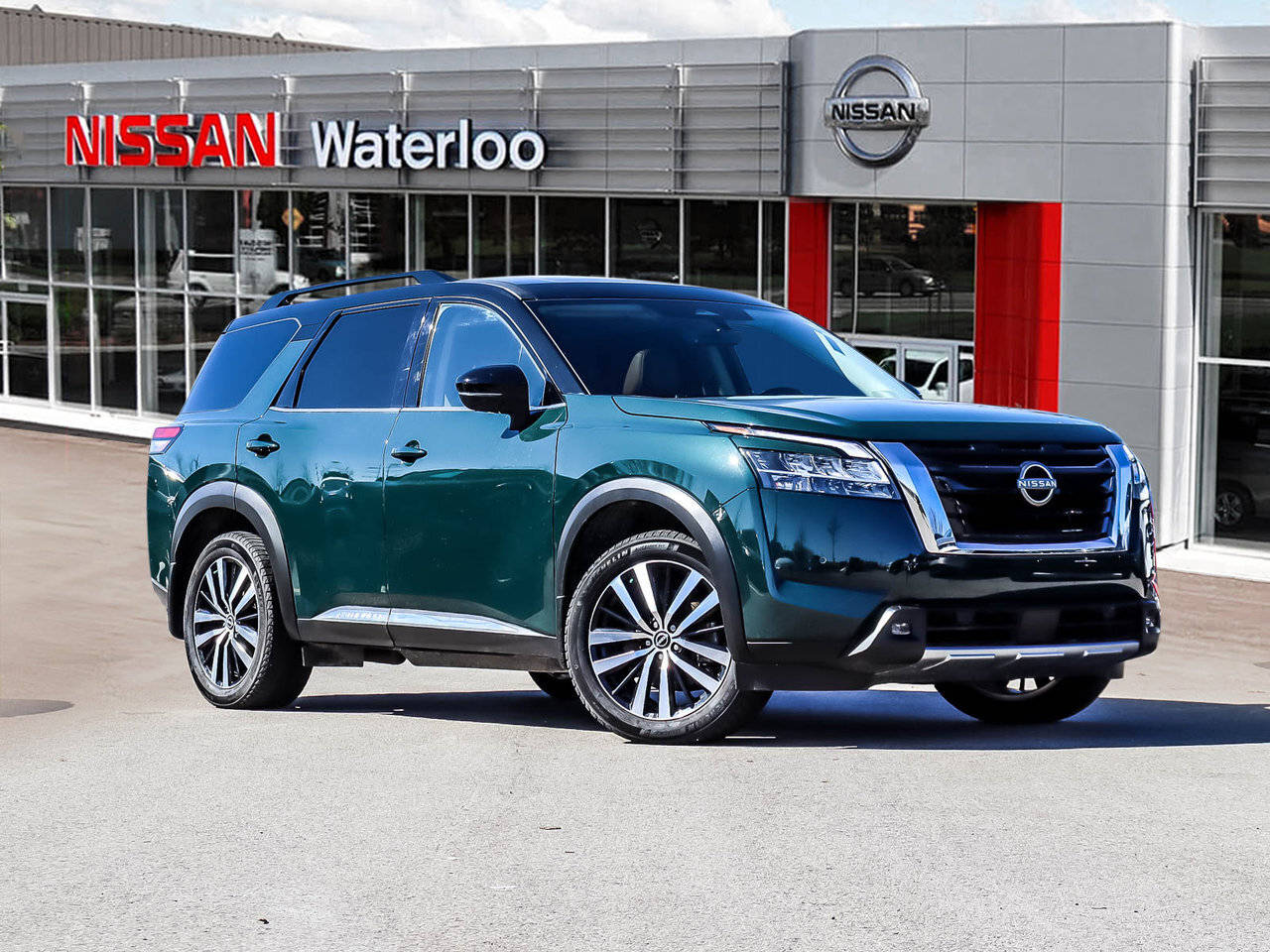 2024 Nissan Pathfinder Platinum CAPTAIN SEATS 3.5l v6 AWD !!! NO ACCIDENT